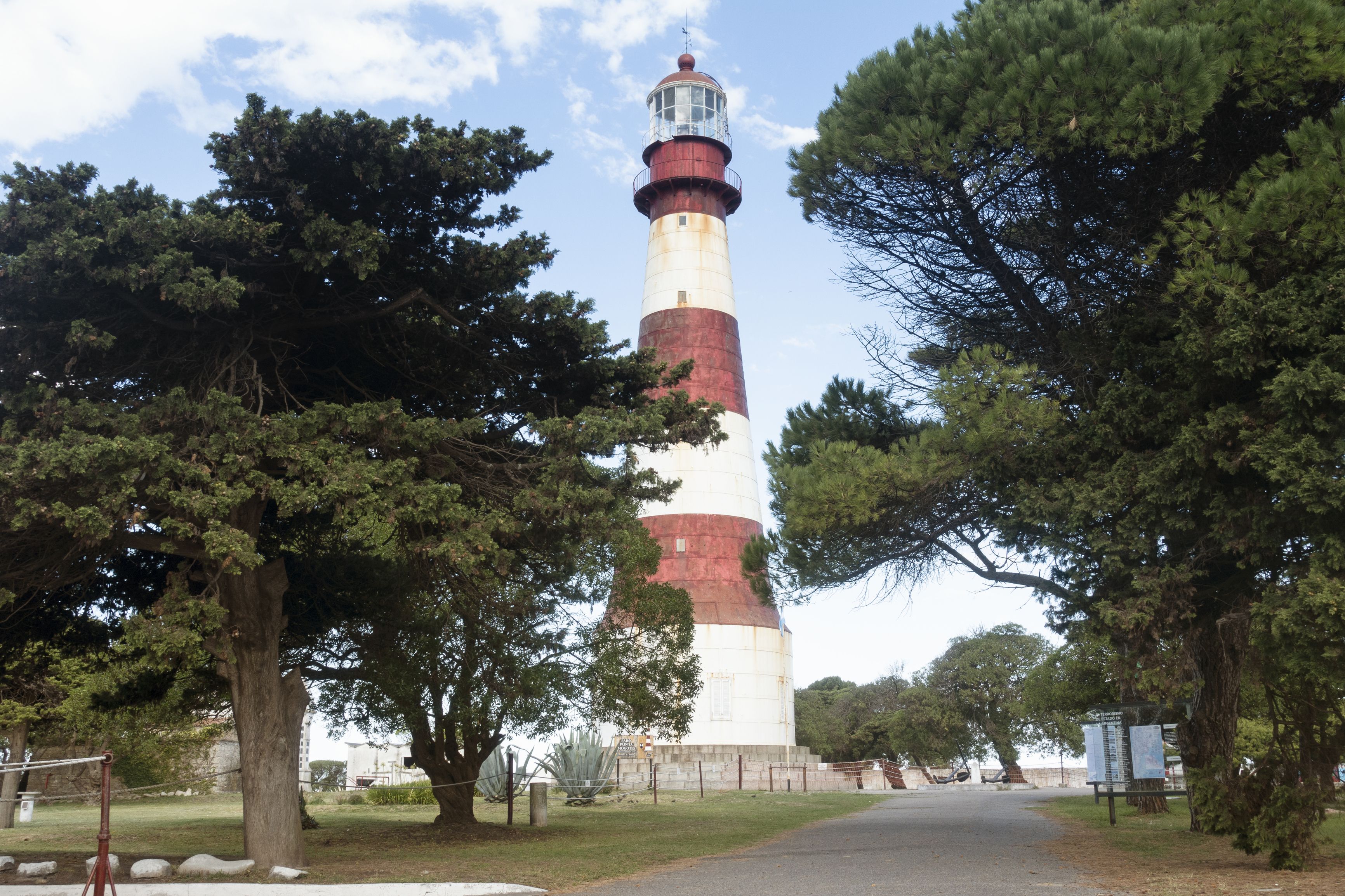 Faro de Punta Mogotes