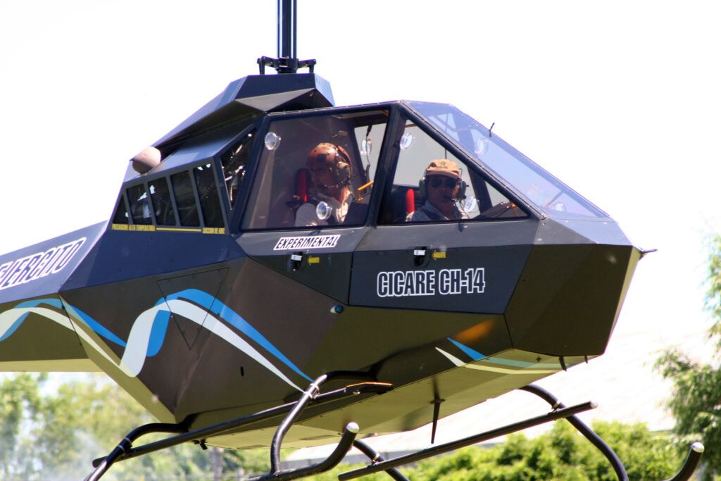 En conjunto con el Ejército Argentino se desarrolla y realiza el primer vuelo de prueba del CH-14, el primer helicóptero propulsado a turbina desarrollado en Latinoamérica.
